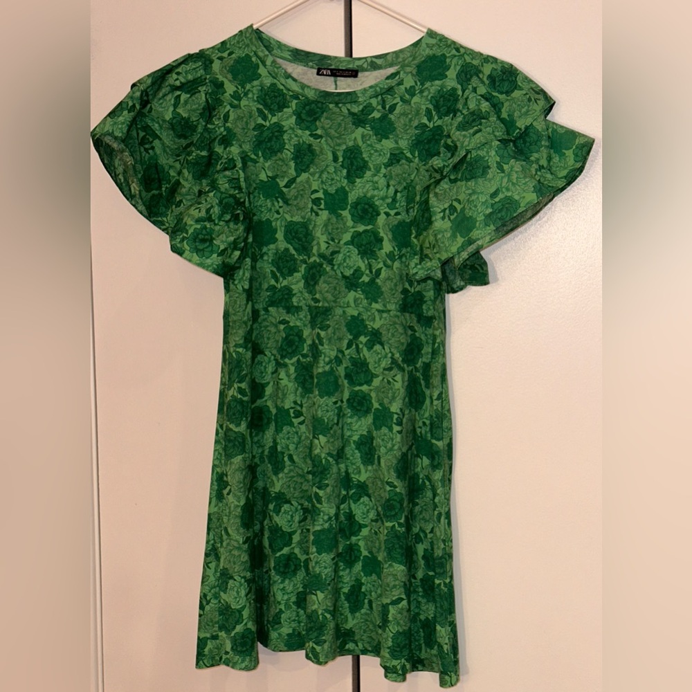 Zara Floral dress. Size S